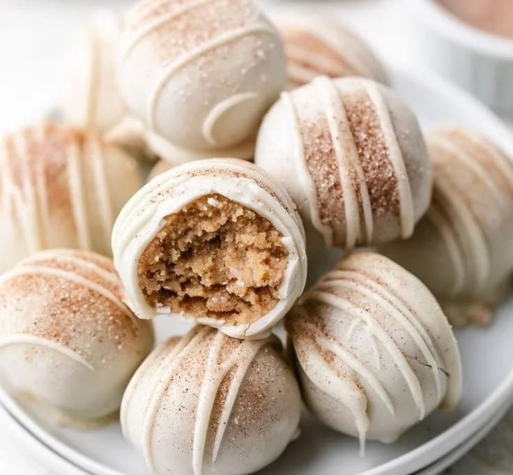 Delicious homemade Oreo cake decorated with Oreos and frosting
